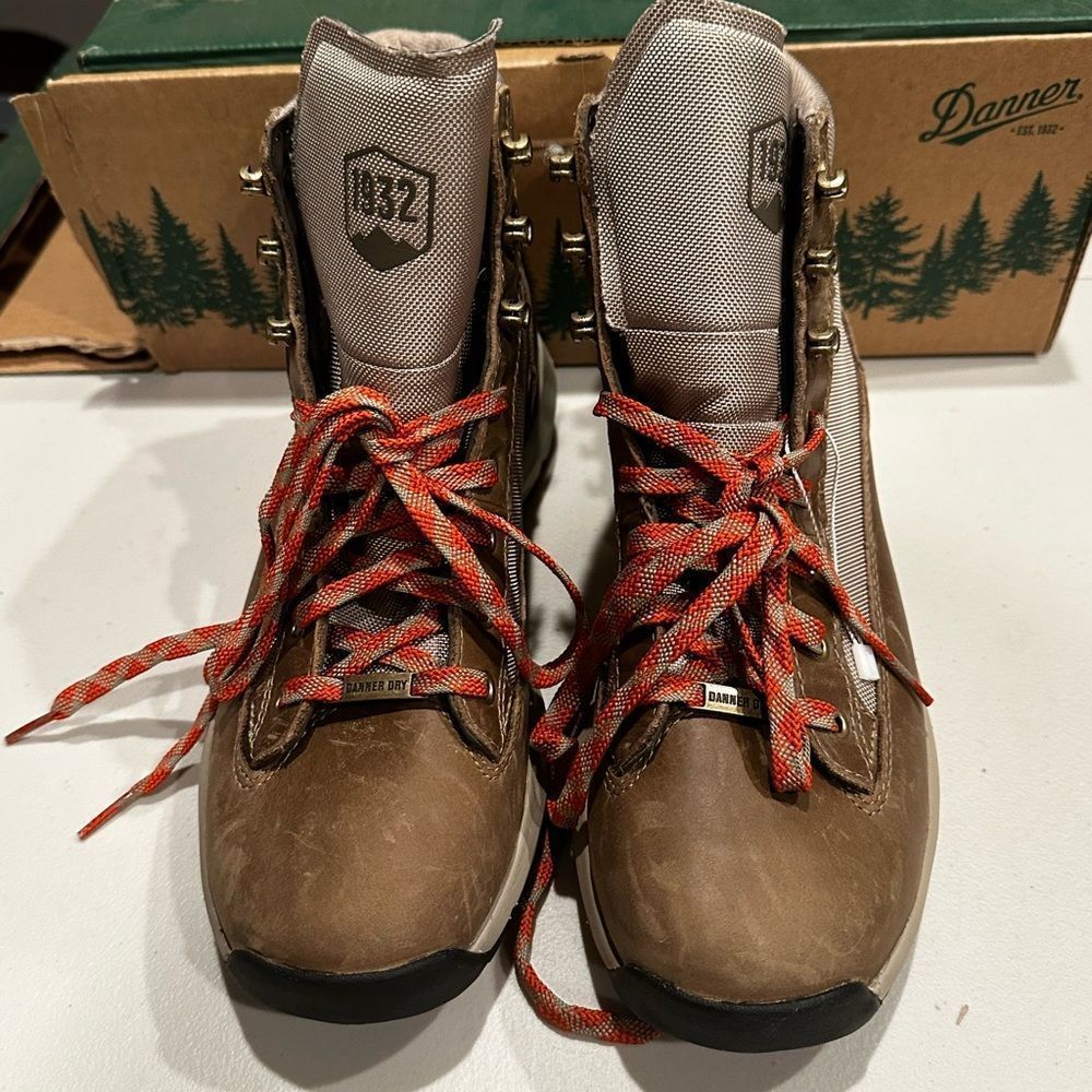 Free People x Danner Women's
Explorer 6" Hiking Boot
Waterproof EU 40.5 US 9.5